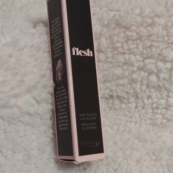 Flesh Hot sauce lip gloss A Passing Moment - Picture 2 of 2